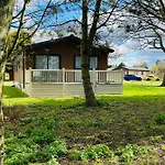 Oakwood Lodge With Hot Tub